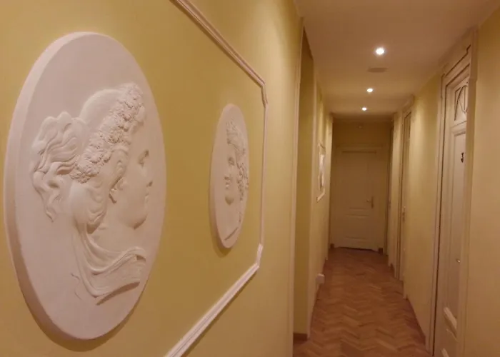 Dg尊贵房酒店 4*